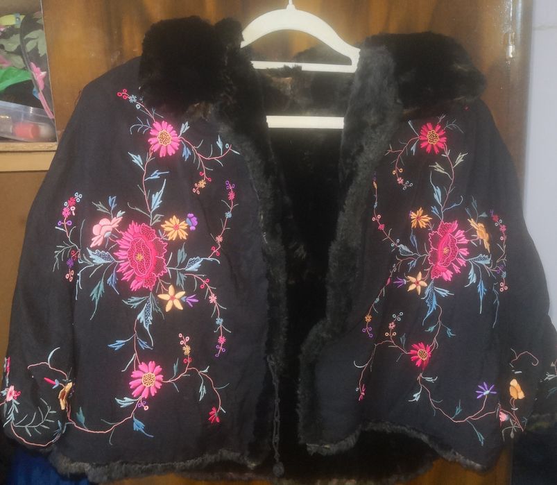 Capă/cojoc dama din piele naturală cu broderie manuala