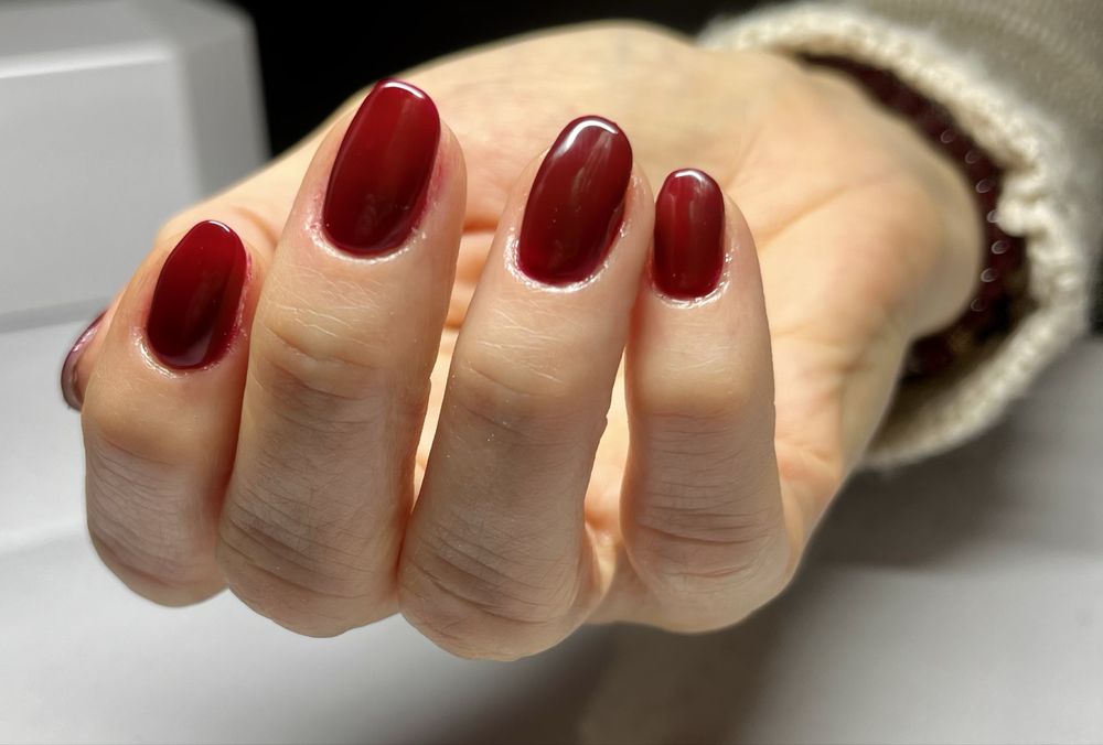 Manichiura gel (80 lei )si semipermanenta la pret acesibil