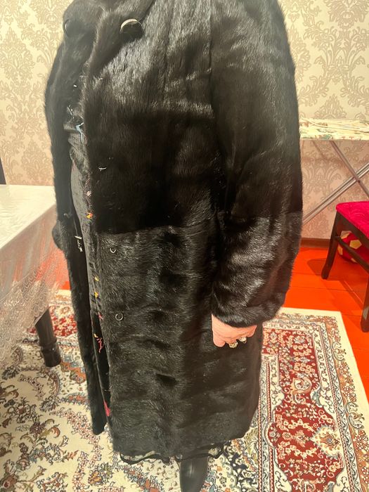 Шуба продаётся в хорошем состоянии