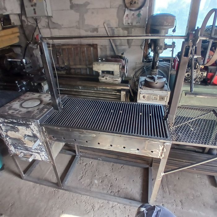 De vânzare grătare  și confectionam  metalice