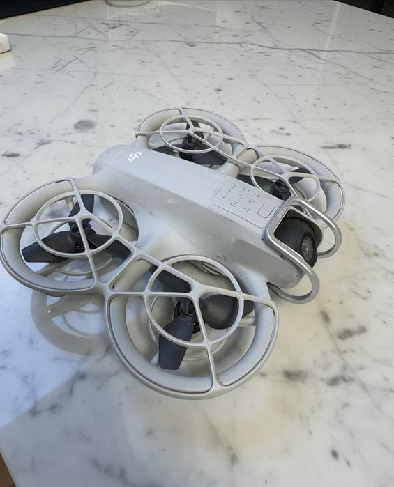 Dronă DJI Neo + Telecomandă