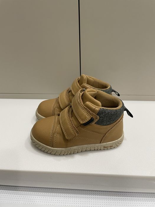 Продам обувь детскую