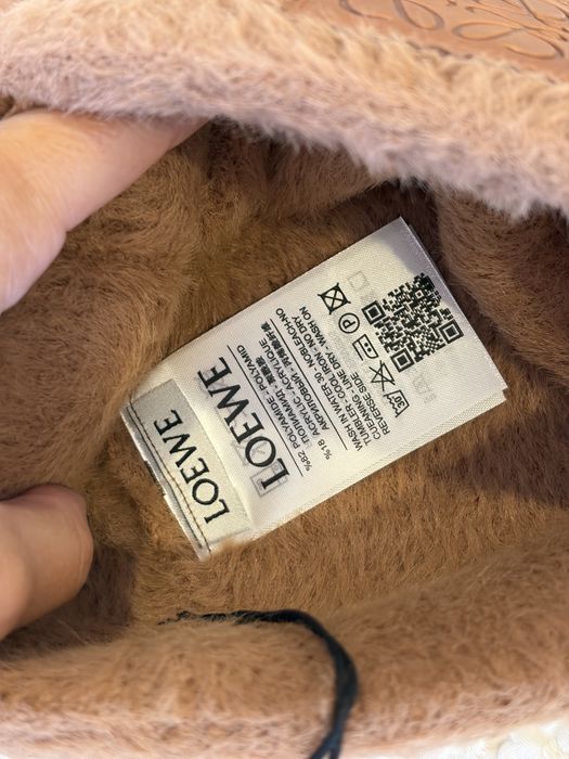 Caciula roz sau bej Ysl sau Loewe