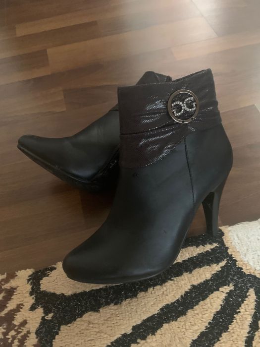 Стилни черни обувки