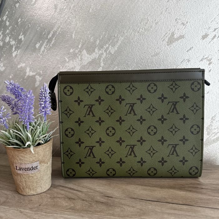 Louis Vuitton / Тип Клъч
