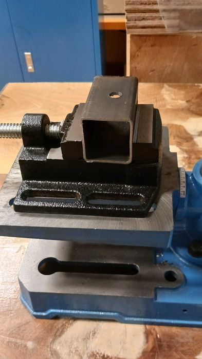 Настолна бормашина.UNIMARK.9 Нова. Подарък комлект свредла за метал.