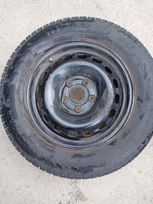 Продам резину с дисками 195/65R15