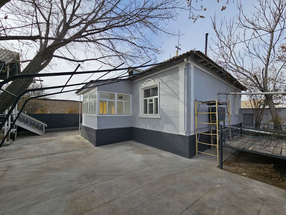 Продаётся дом с времянкой