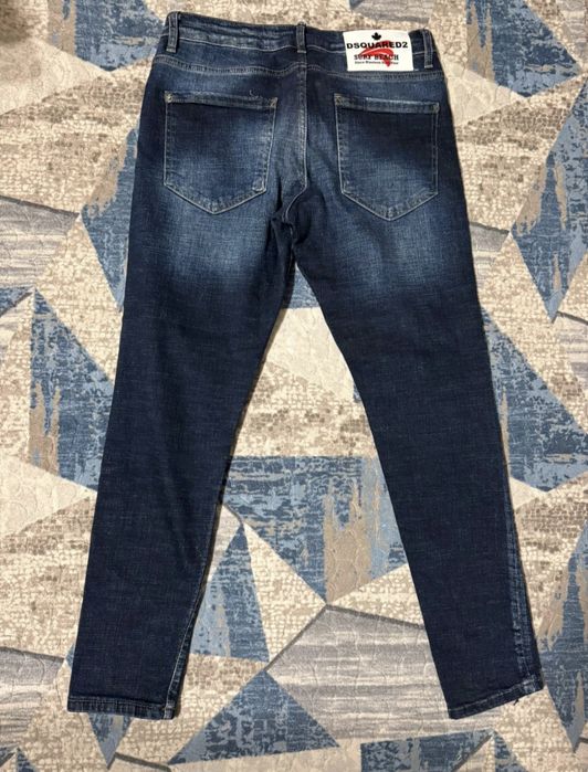 Blugi dsquared, noi fără eticheta