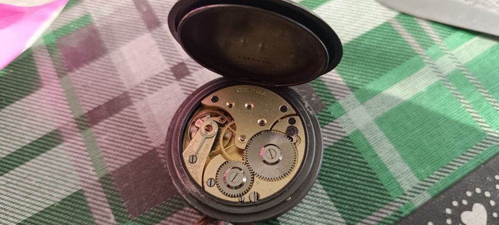 Продавам стар джобен часовник OMEGA