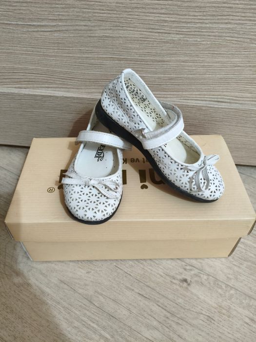 Продам туфли  для девочки