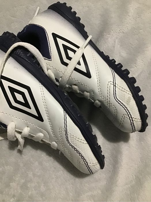 Обувки за футбол Umbro