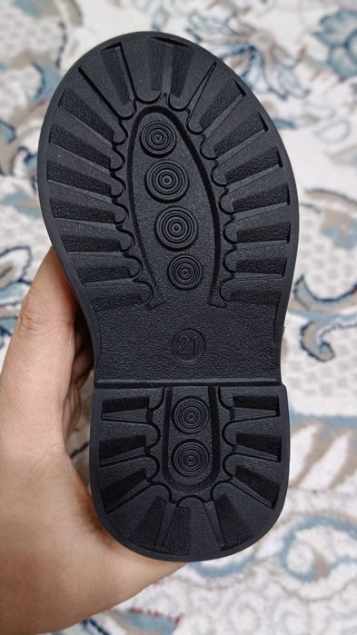 Продам новую детскую обувь