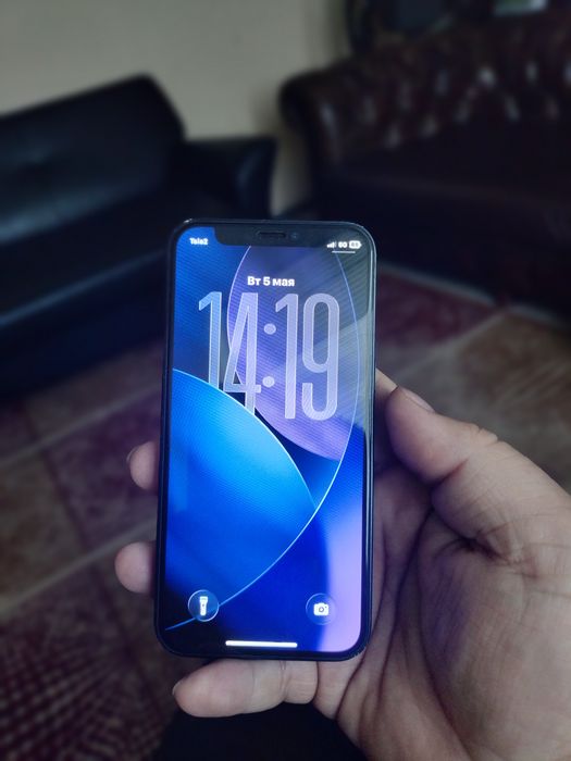 iPhone 12 mini в хорошем состоянии
