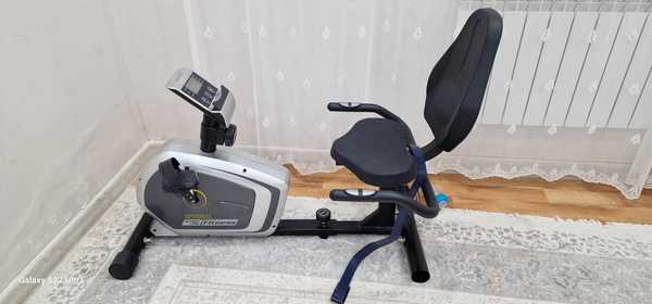 Горизонтальный велотренажер Stairmaster Momentum 3800rc