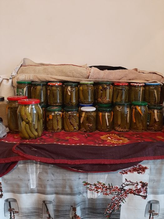 Castraveți la borcan