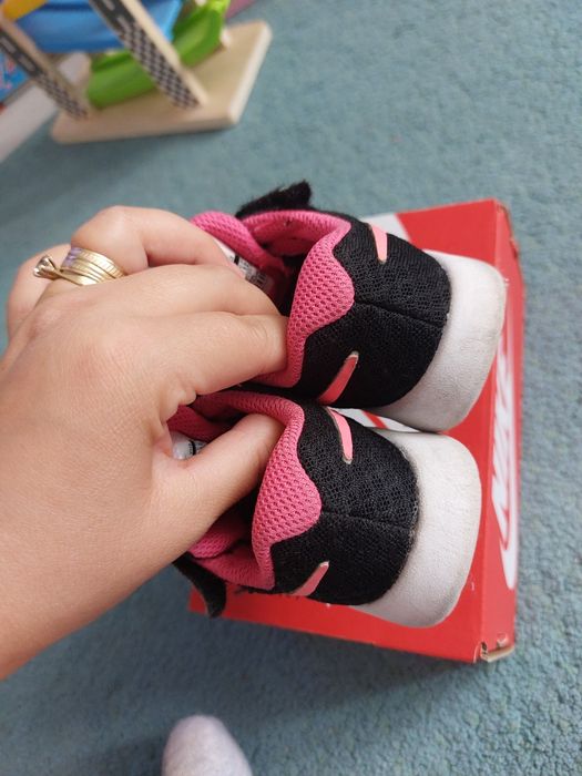 Adidasi Nike numarul 22