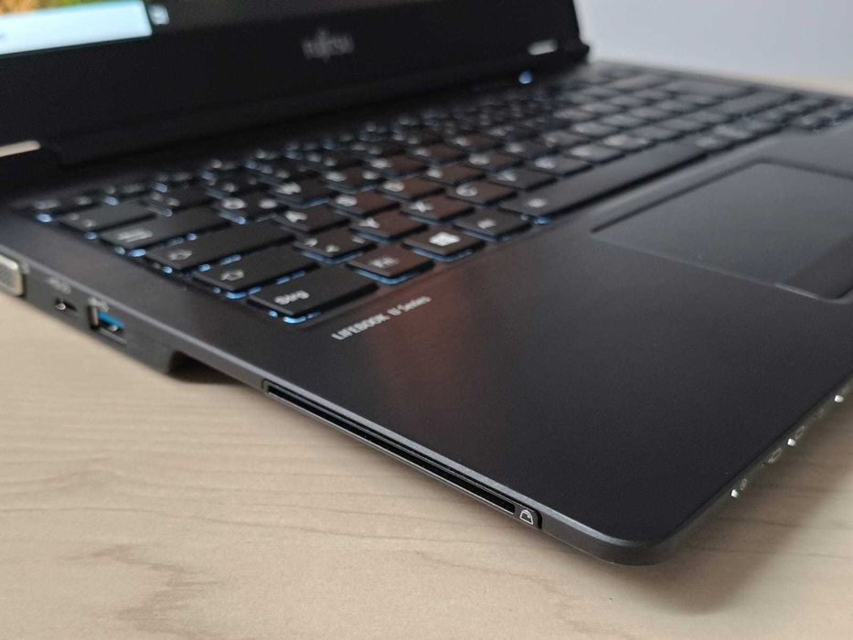 Laptop Fujitsu LIFEBOOK U748 Intel Core i5-8250U, 8 GB DDR4, 256GB SSD