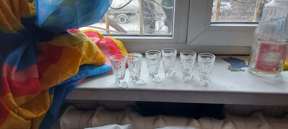 Продам хрустальные рюмки сапожок