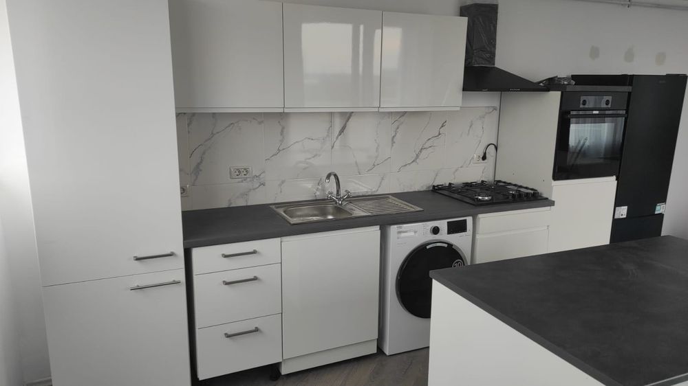 Închiriez apartament 3 camere ! Panorama spectaculoasă !