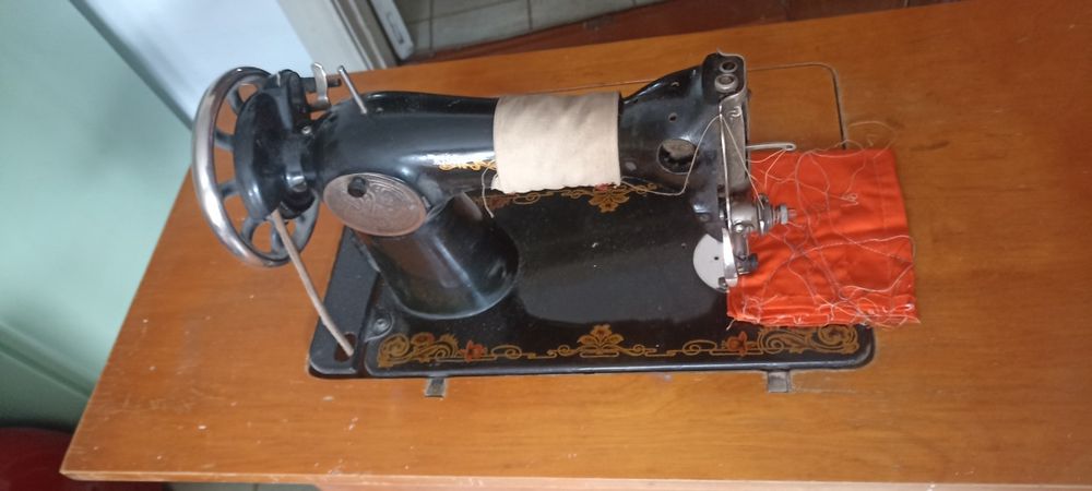 Ножная швейная машина