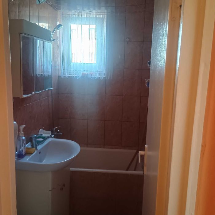 Apartment mobilat,3 camere situat in zona buna