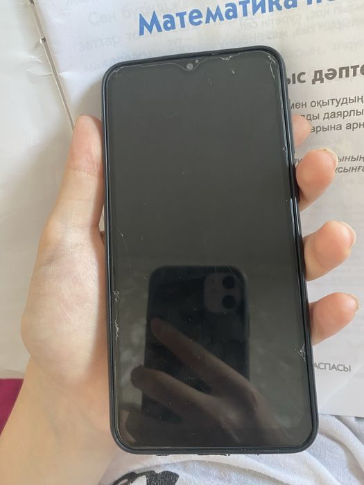 Samsung A10 телефон