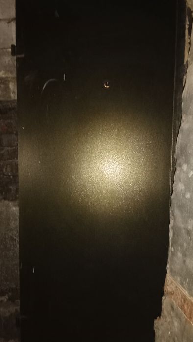 Продам дверь с коробкой