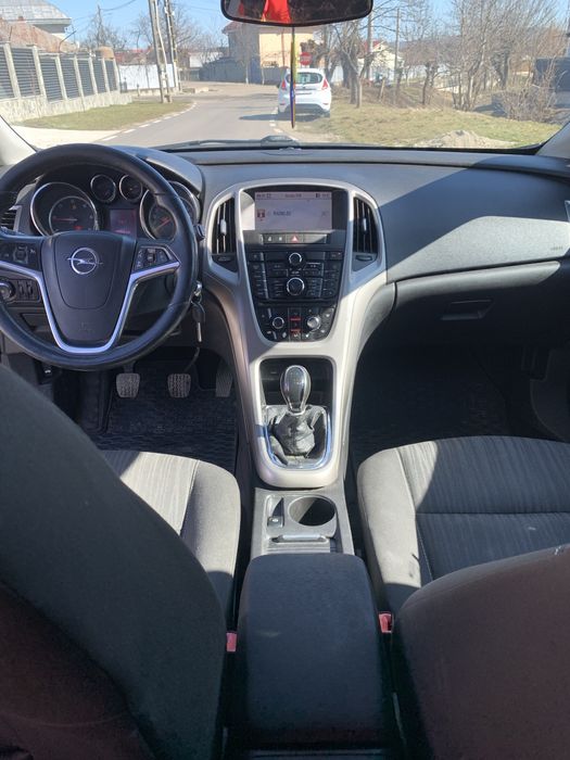 Opel Astra J 1.7 CDTI 125CP – Încălzire scaune/volan, Navi, Euro 5