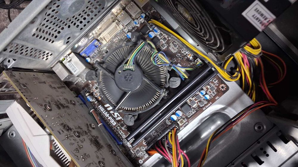 Calculator /PC gaming la un preț foarte bun.