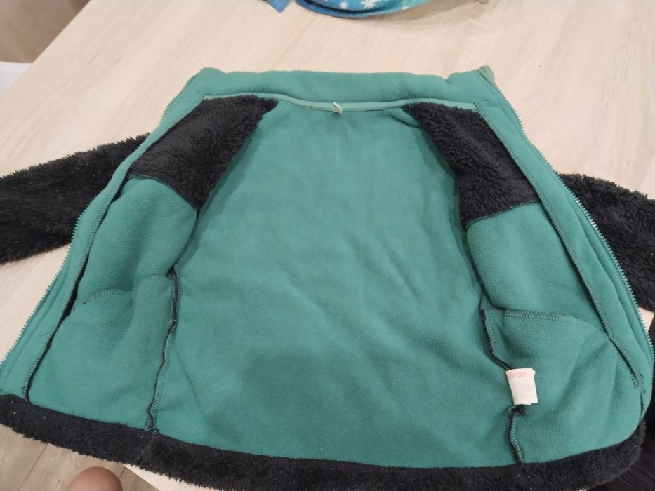 Продам ветровку на очень