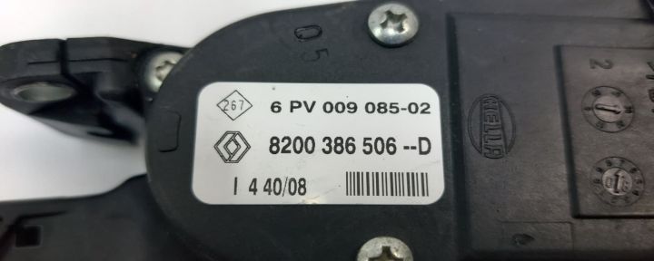 Pedala acceleratie 8200386506D Dacia Logan prima generatie (facelift)