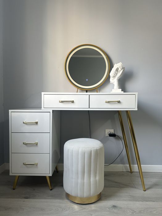 Туалетный столик