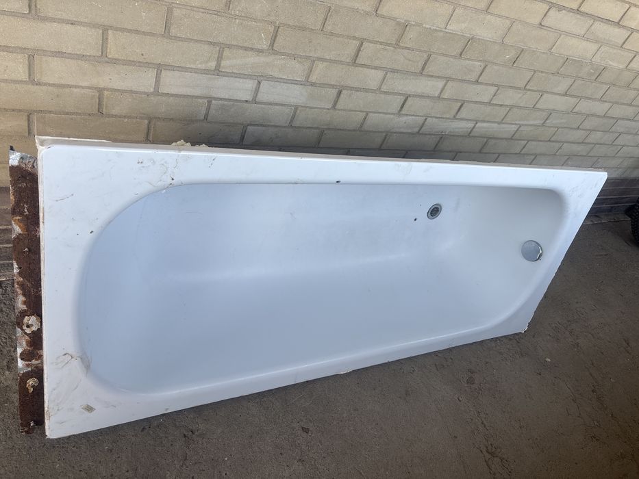Продаю ванну б/у в нормальном состоянии