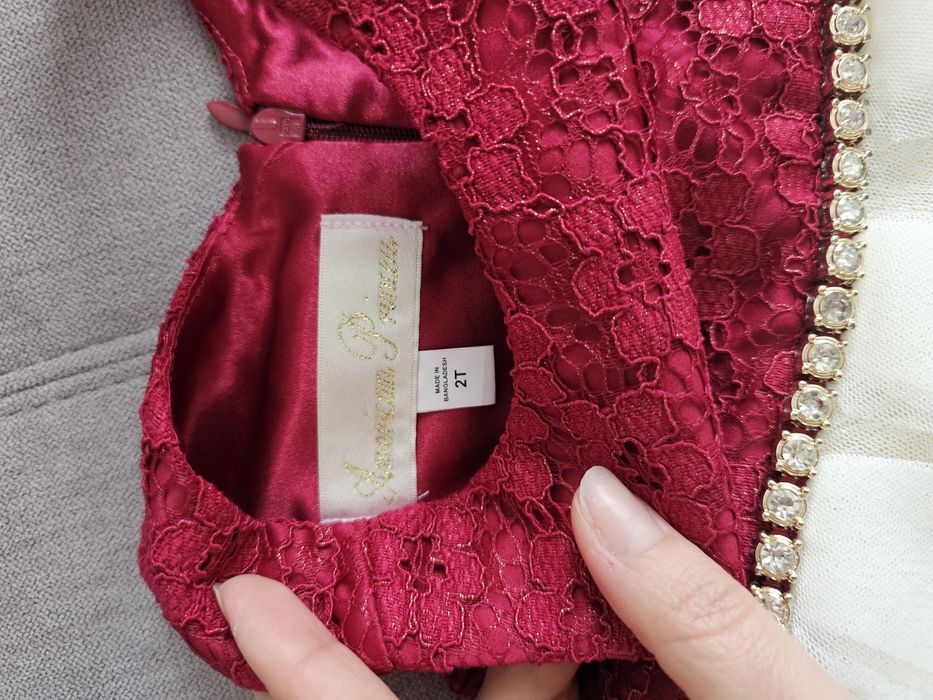 Две разкошни рокли за принцеси