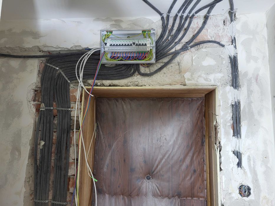 Finisaje, lucrari termice, sanitare si electrice, diverse instalari