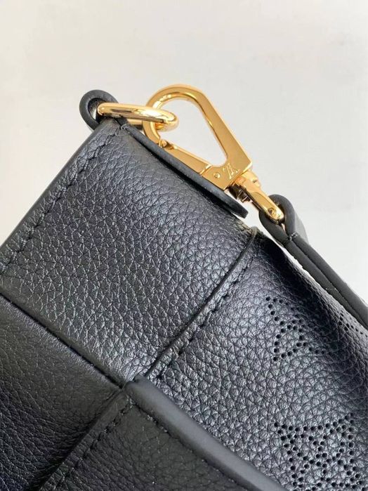 Geanta Louis Vuitton On my Side