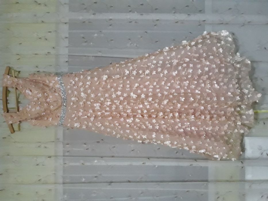 Vând rochie elegantă