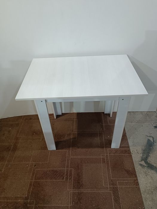 Стол кухонный,гостинную