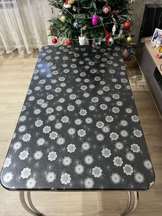 Кухонный  стол продаю