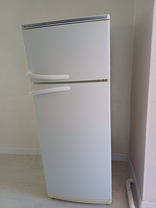 Белый холодильник