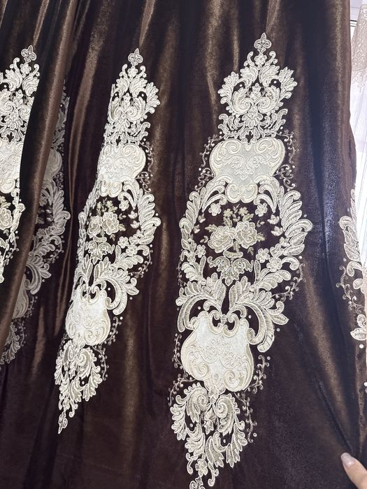 Продам шторы бархат и вышивка