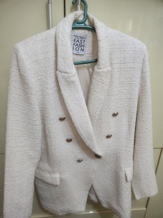 Белый женский пиджак