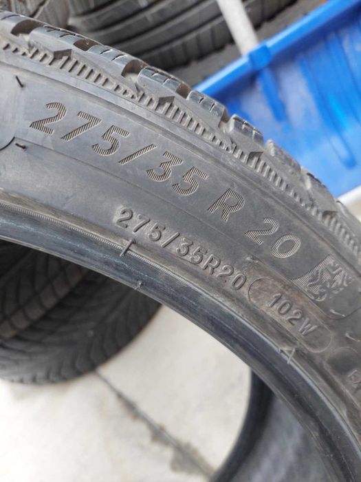 Гуми Pirelli задни 275 35  20. Предни 245 40 20.Спорт пакет