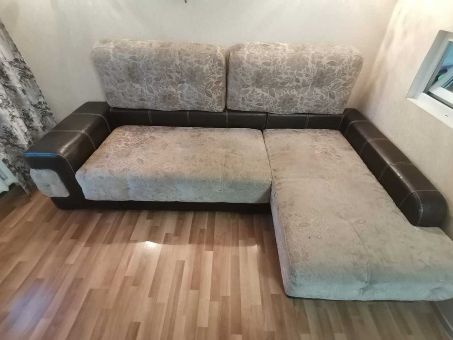Диван угловой в хорошем состоянии