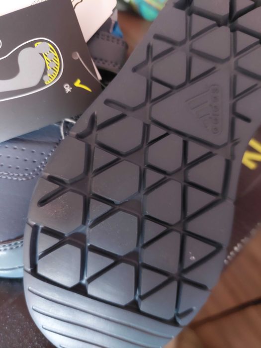 Маратонки адидас, ном.27, 40 лв.