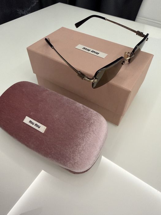 Слънчеви очила Miu Miu 100% Оригинални нови с  гаранциона карта