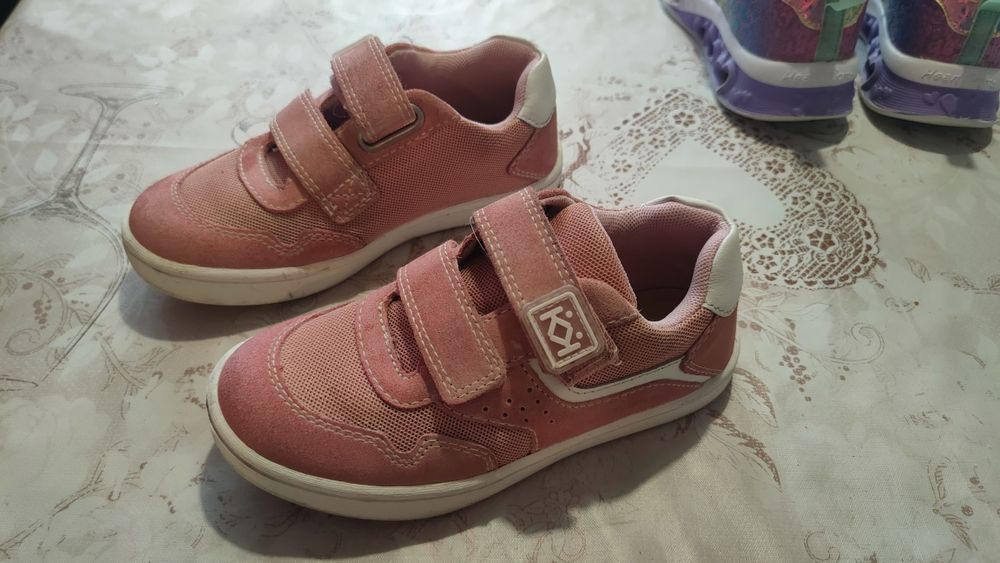 Два чифта детски маратонки Sketchers и Колев и Колев