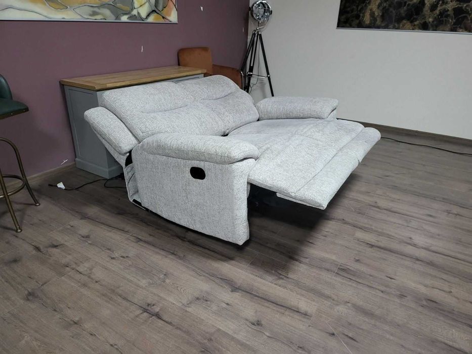 Сив диван от плат двойка с ръчен релаксиращ механизъм