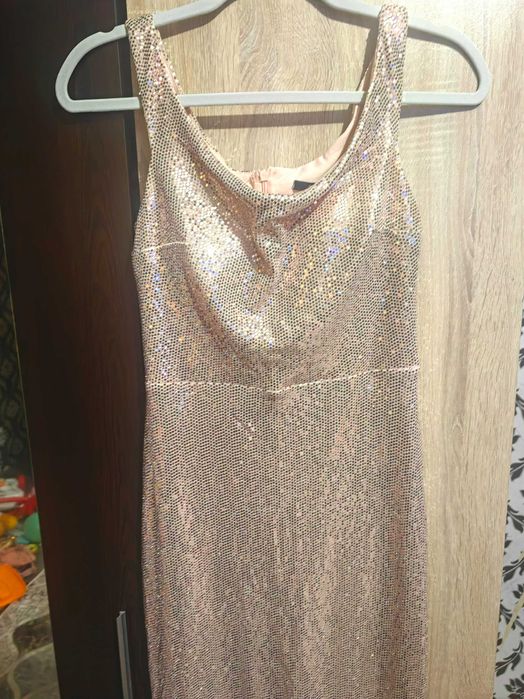 Официална рокля.